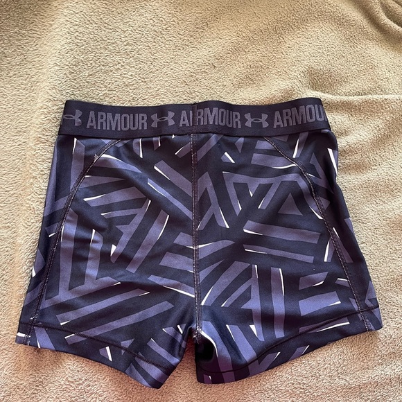 Under Armour Black and Gray Striped Shorts - Picture 2 of 2